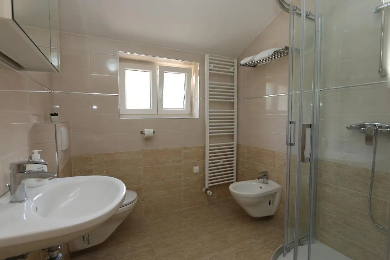Apartments Sucic Iva I Tea Soline  Soline (Krk)